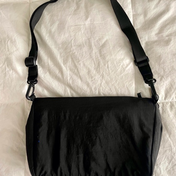 Hurley Black Crossbody Bag - Picture 3 of 6